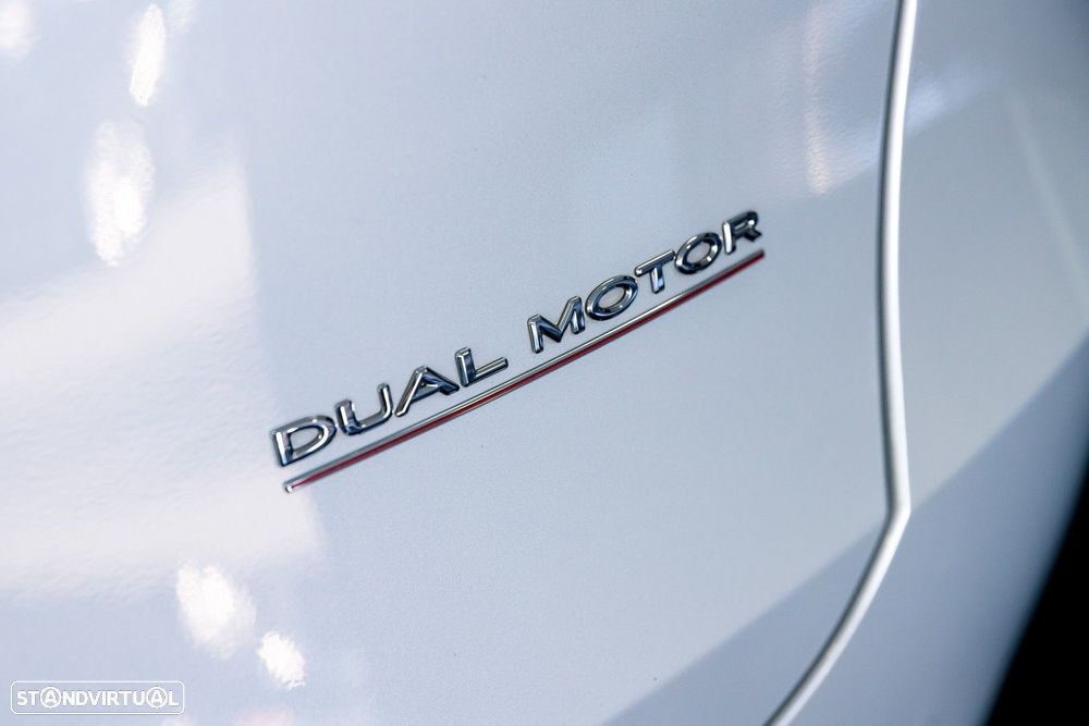 Tesla Model Y Performance Dual Motor AWD - 16