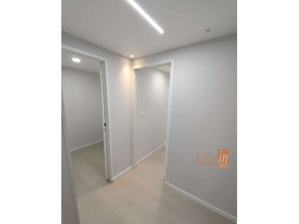 Loja totalmente remodelada para trespasse em Algueirão-Mem Martins - Grande imagem: 5/5