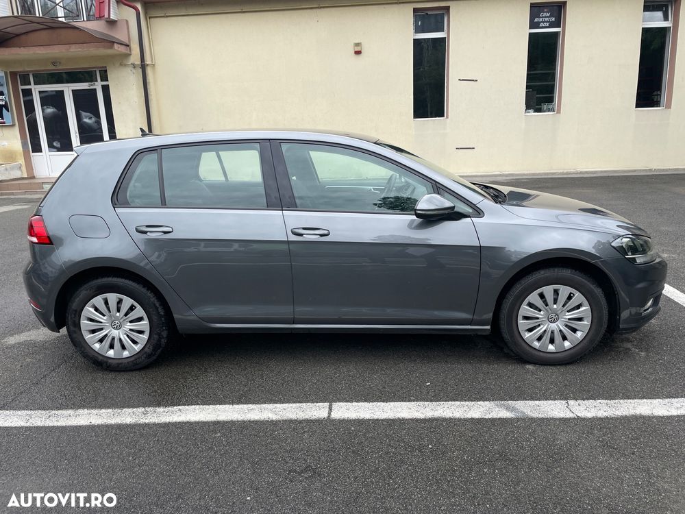 Volkswagen Golf - 6