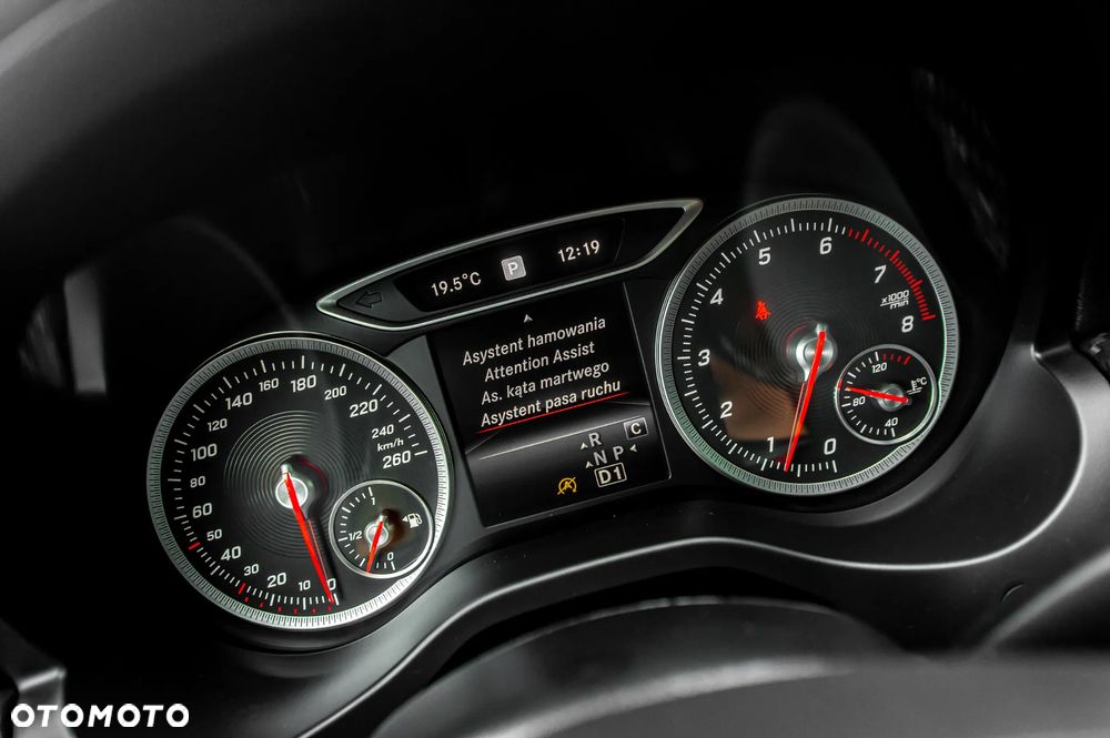 Mercedes-Benz GLA 250 7G-DCT AMG Line - 25