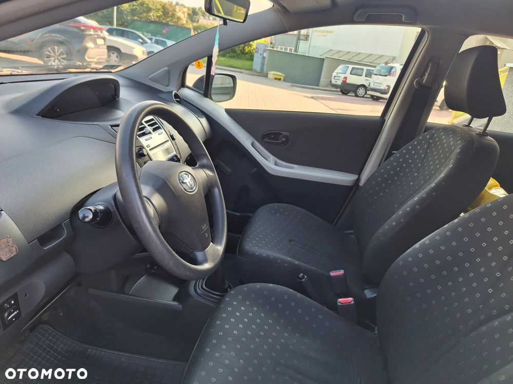 Toyota Yaris 1.0 Luna A/C - 27