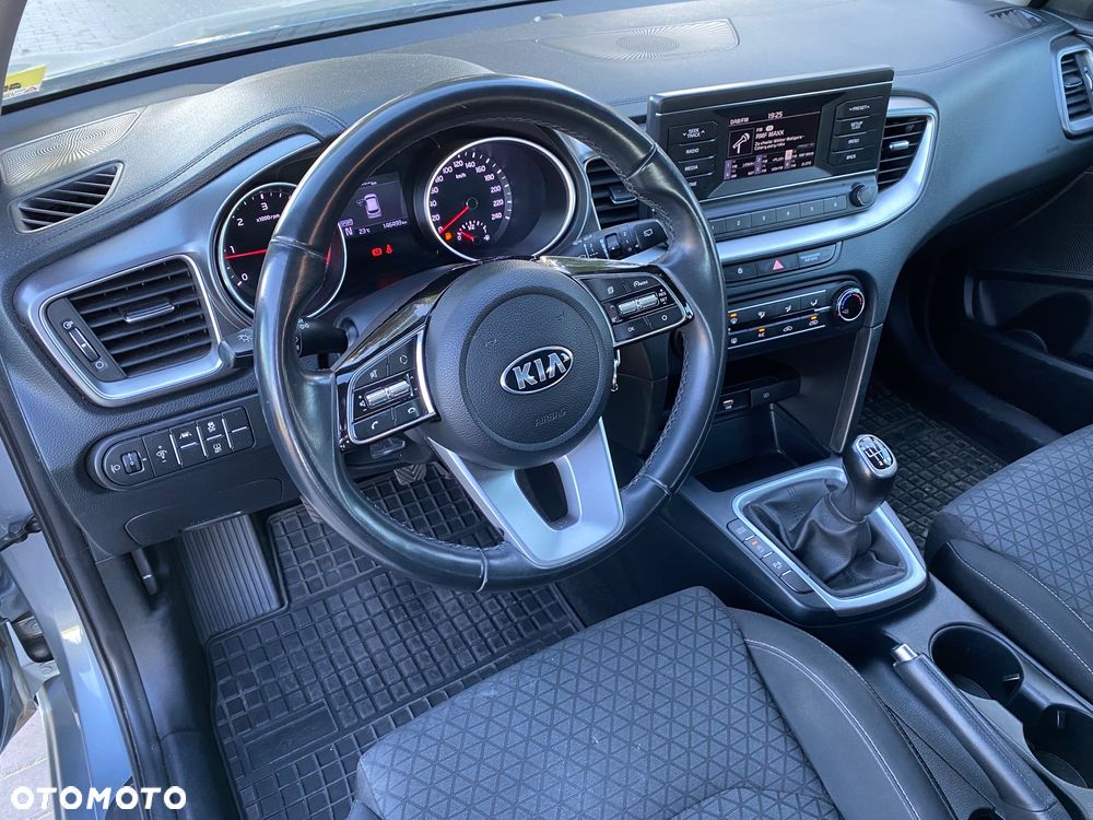 Kia Ceed 1.6 CRDi mHEV M - 36