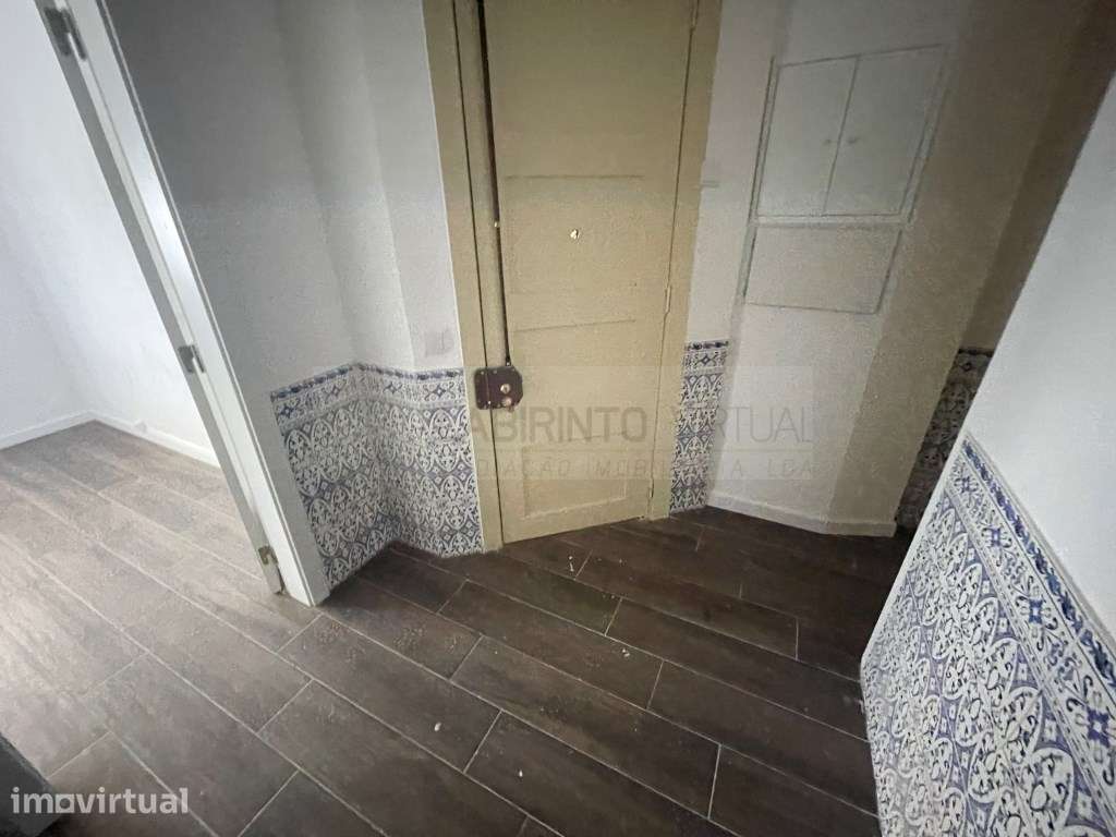 Arrenda-se T2 Totalmente Remodelado com 2 Terraços Próximo das Amor... - Grande imagem: 3/10