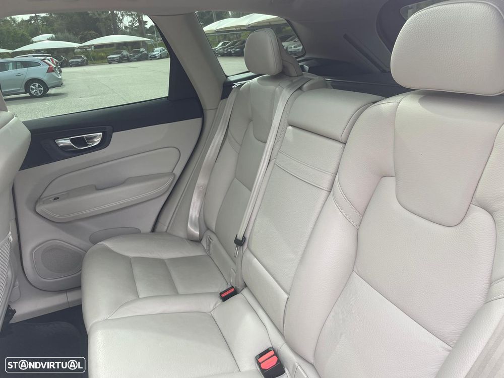 Volvo XC 60 2.0 T8 PHEV Momentum AWD - 10