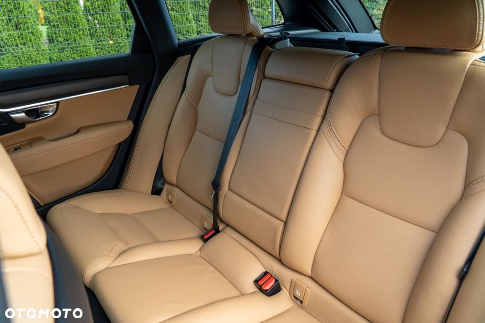 Volvo V90 Cross Country - 34