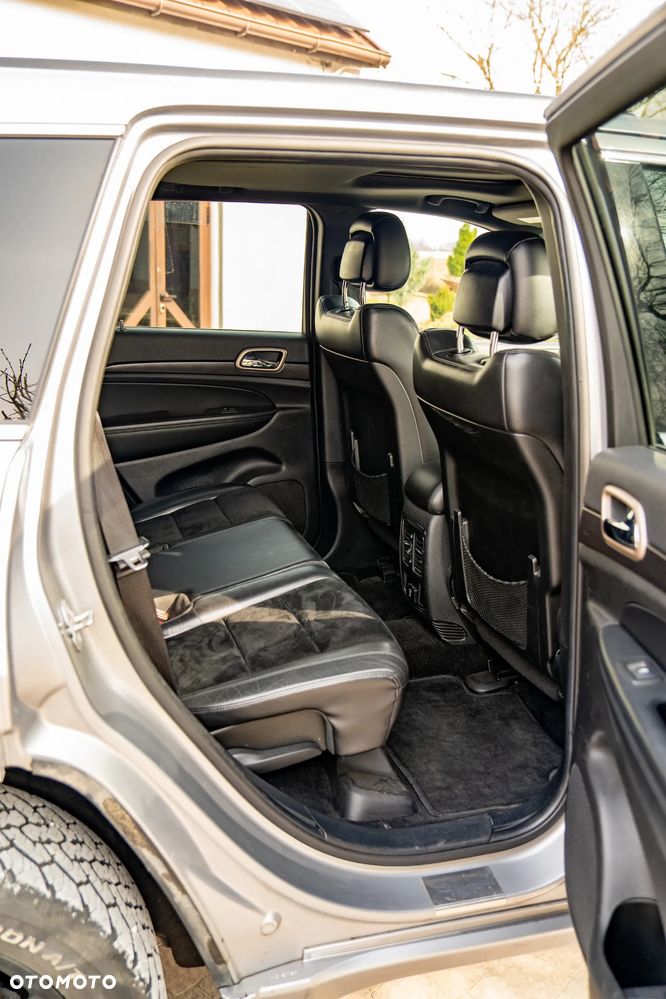 Jeep Grand Cherokee - 12