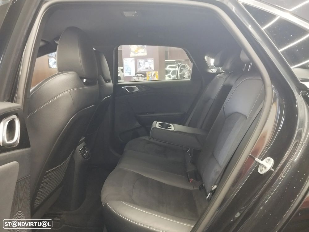 Kia Ceed 1.4 T-GDI GT Line 7DCT — fotografia 15