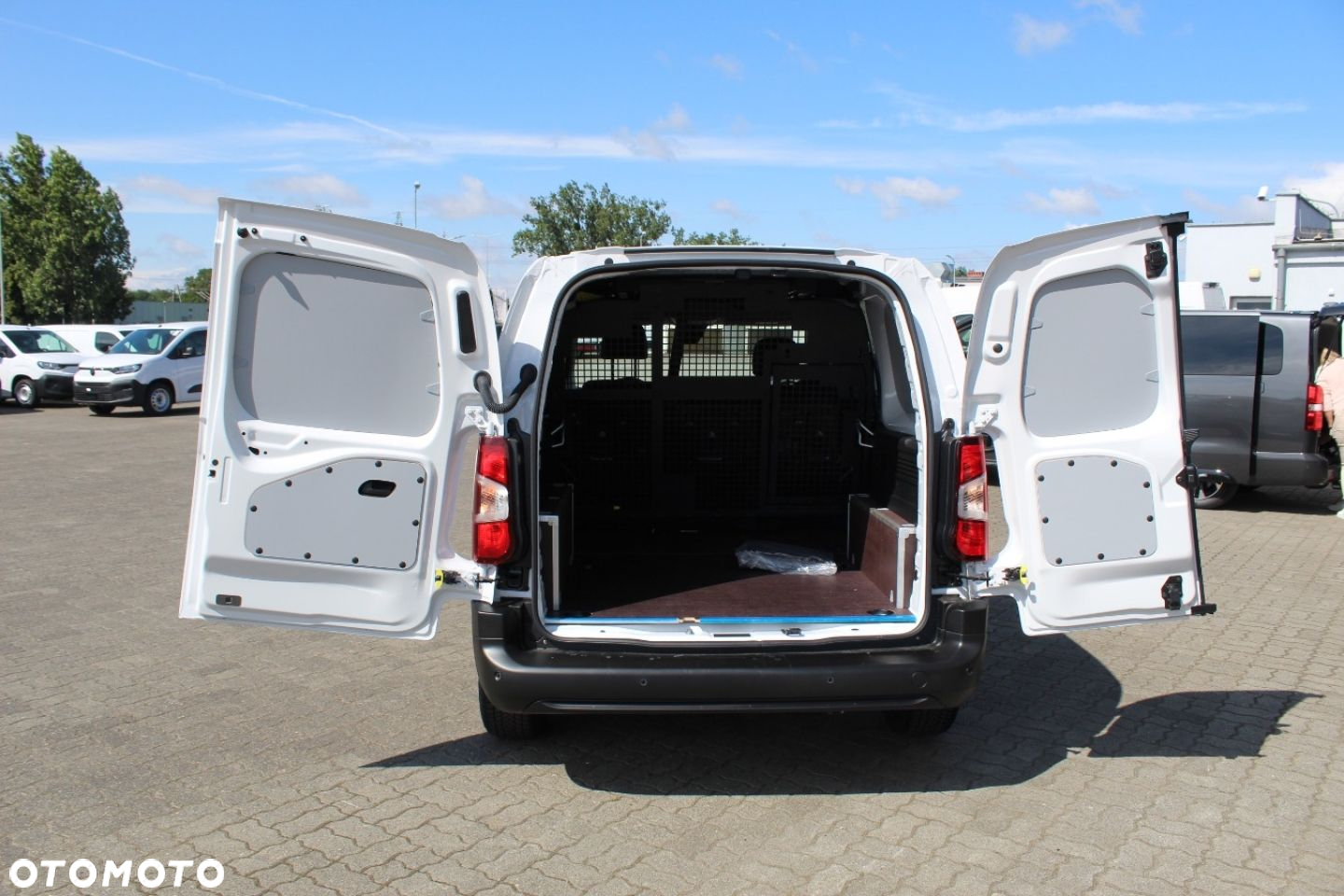 Opel COMBO - 11