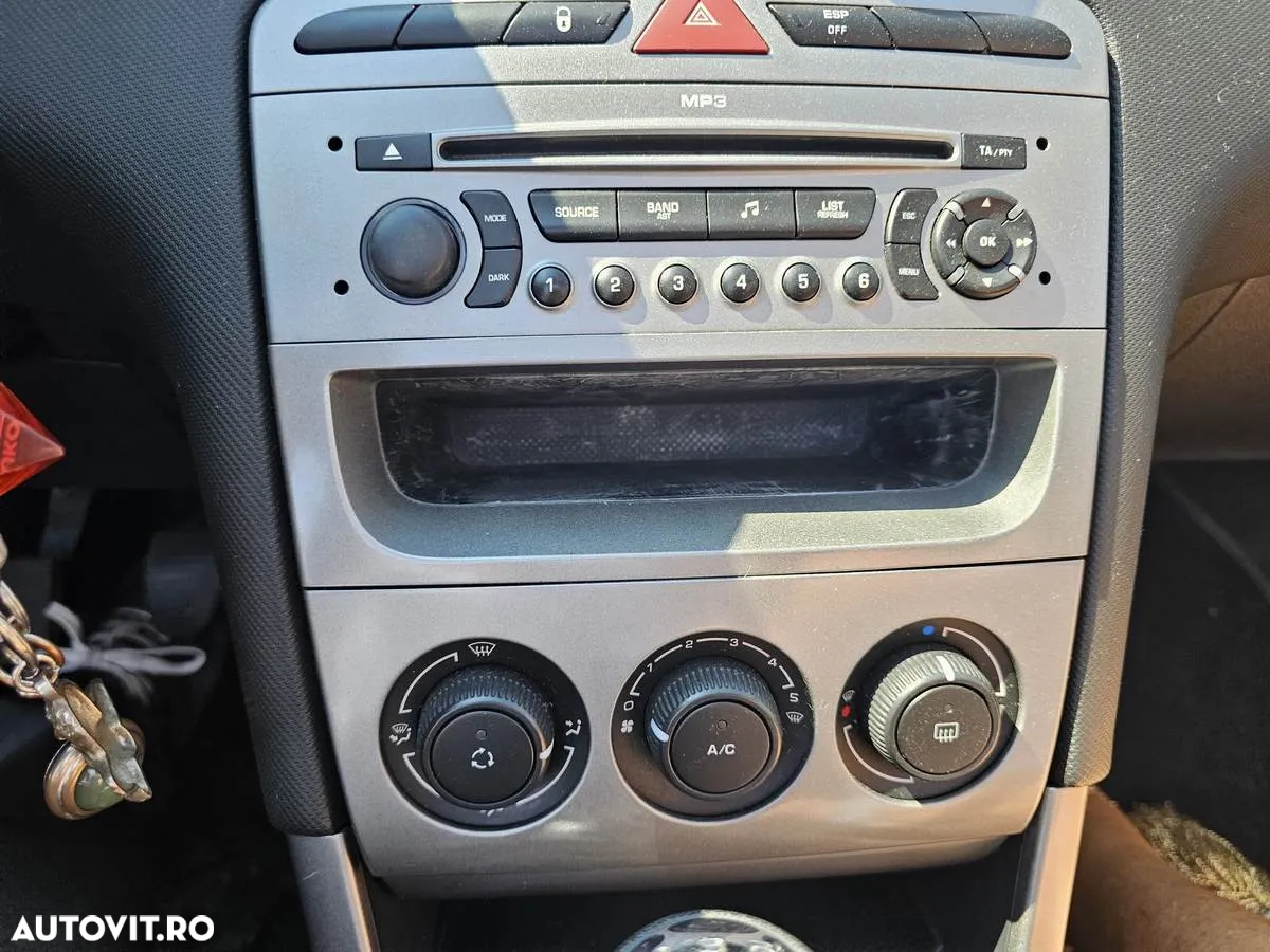 Peugeot 308 CC 1.6 E Premium - 28
