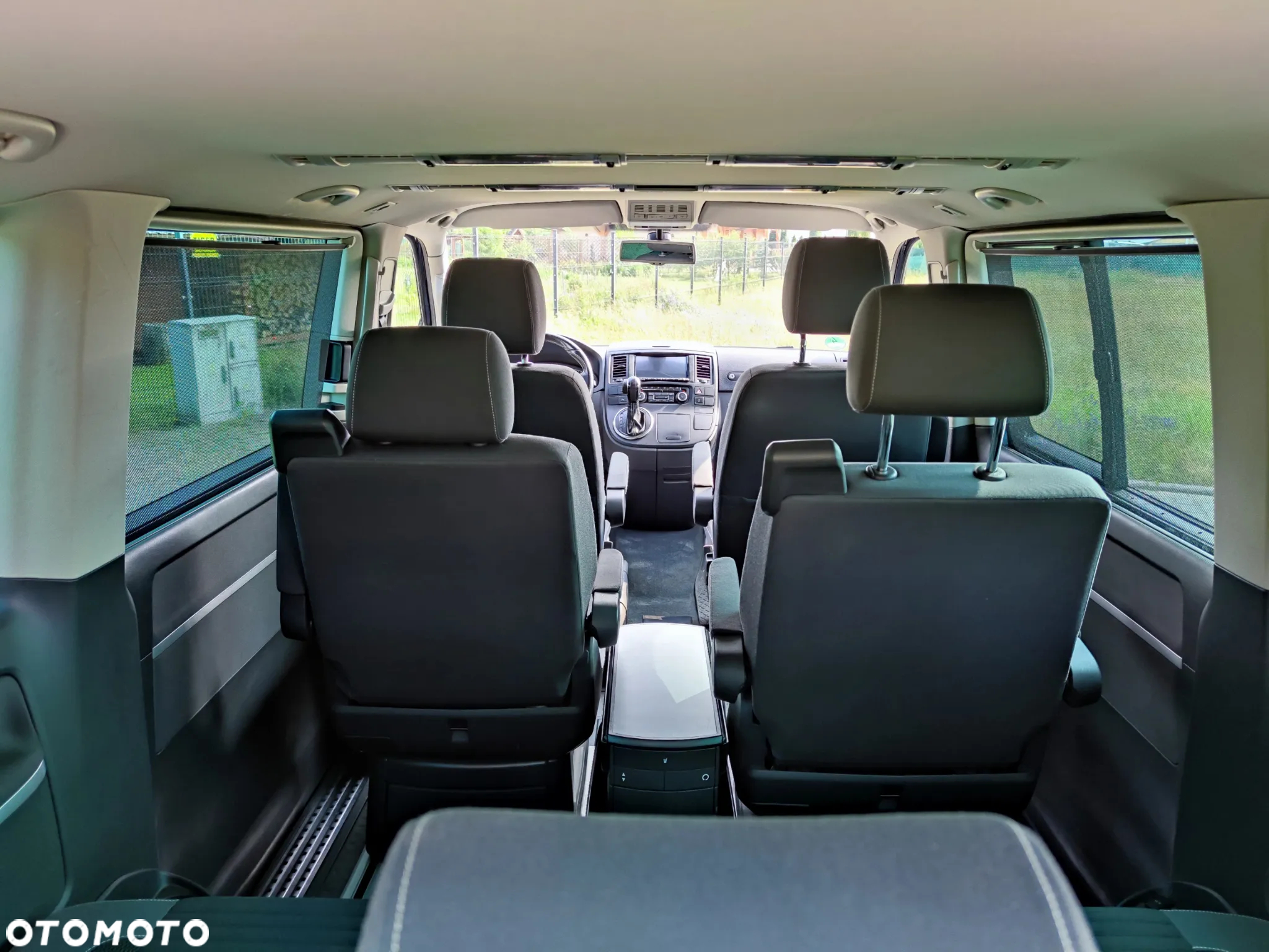 Volkswagen Multivan - 36
