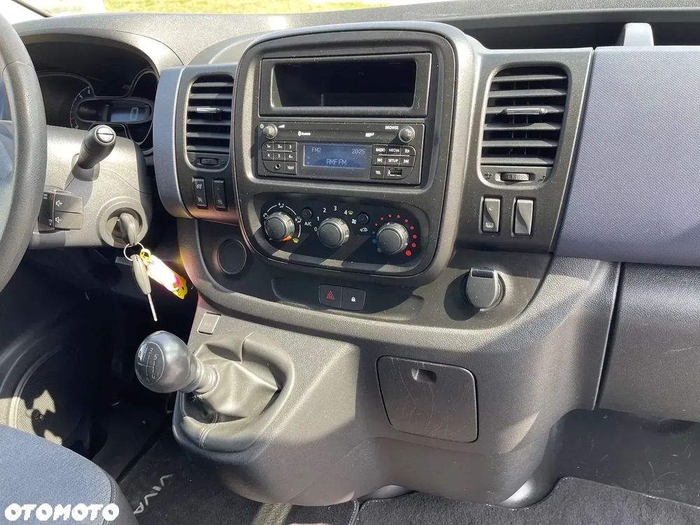 Opel Vivaro - 17