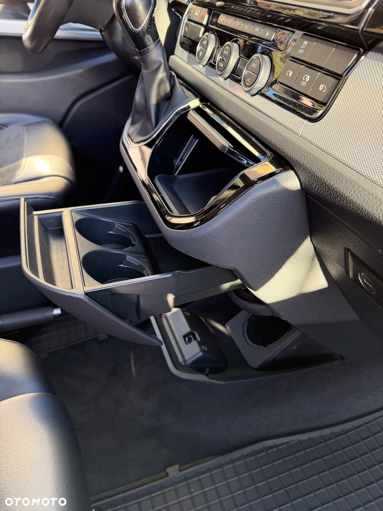 Volkswagen Multivan - 13