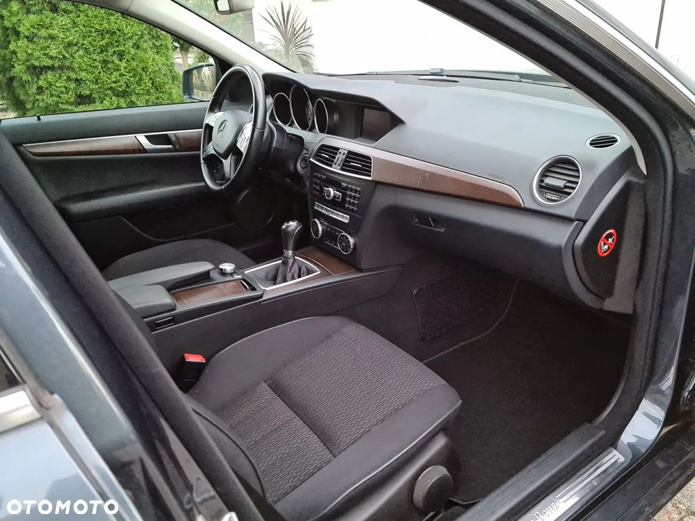 Mercedes-Benz Klasa C 180 K BlueEff Classic - 33