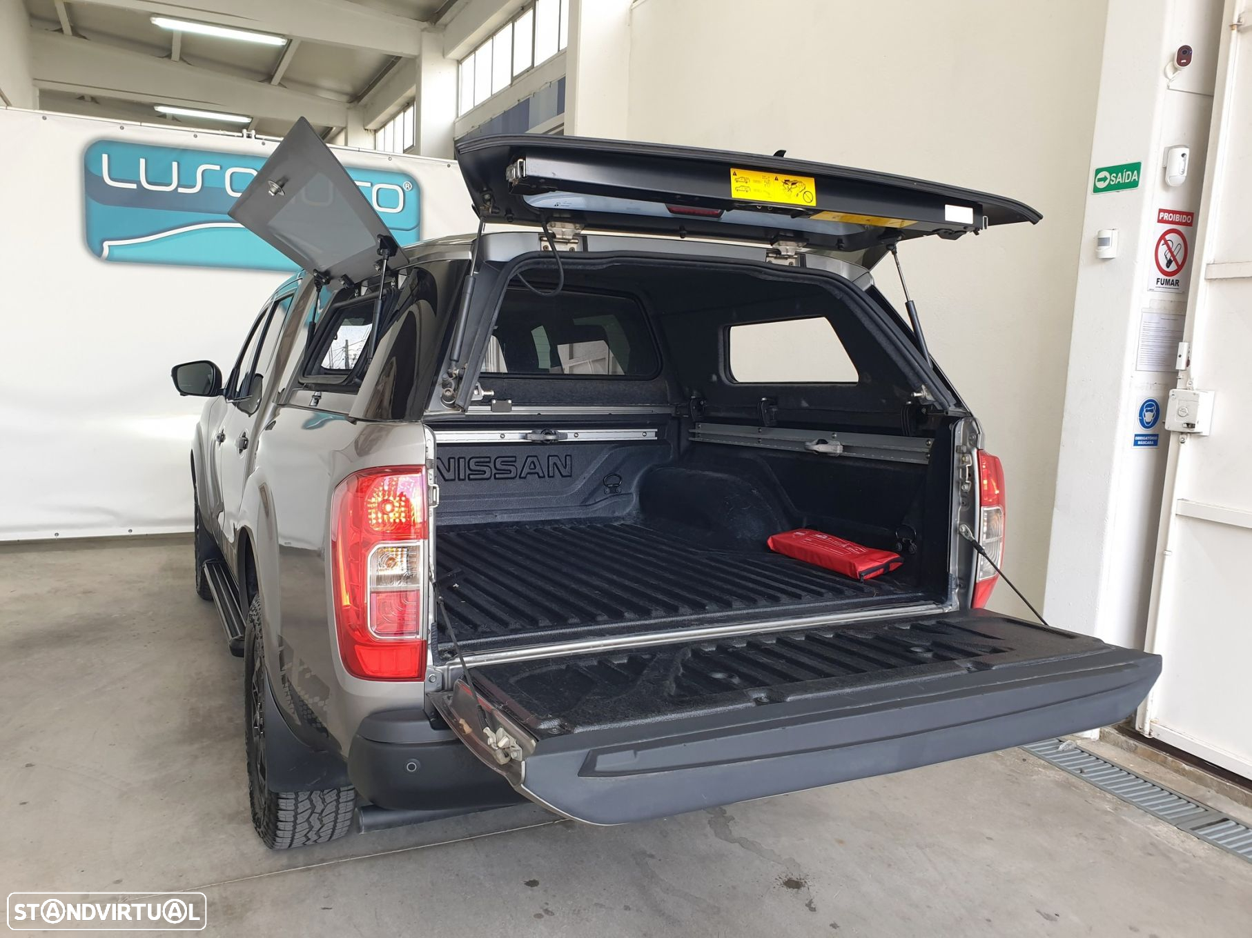 Nissan Navara 2.3 dCi CD 4WD N-Guard - 19