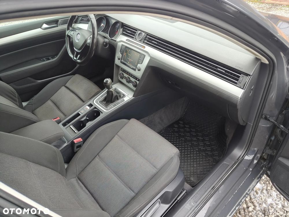 Volkswagen Passat - 33