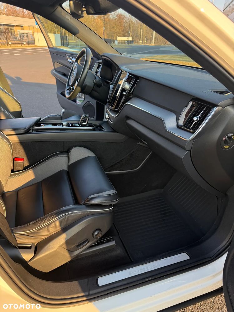 Volvo XC 60 D4 AWD R-Design - 14