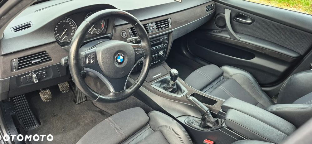 BMW Seria 3 320d DPF Touring - 18