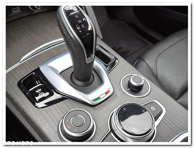 Alfa Romeo Stelvio 2.0 Turbo 16V AT8-Q4 Executive - 26