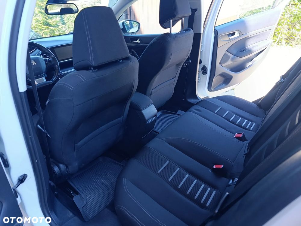 Peugeot 308 1.6 e-HDi Allure S&S - 18