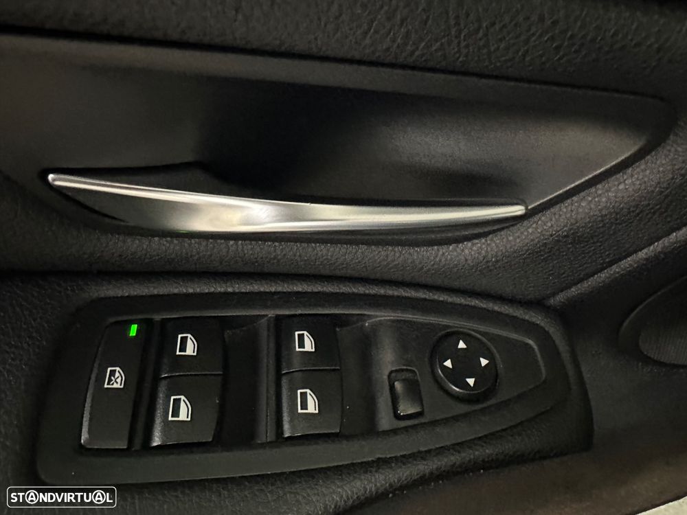 BMW 318 d Touring Line Sport - 14