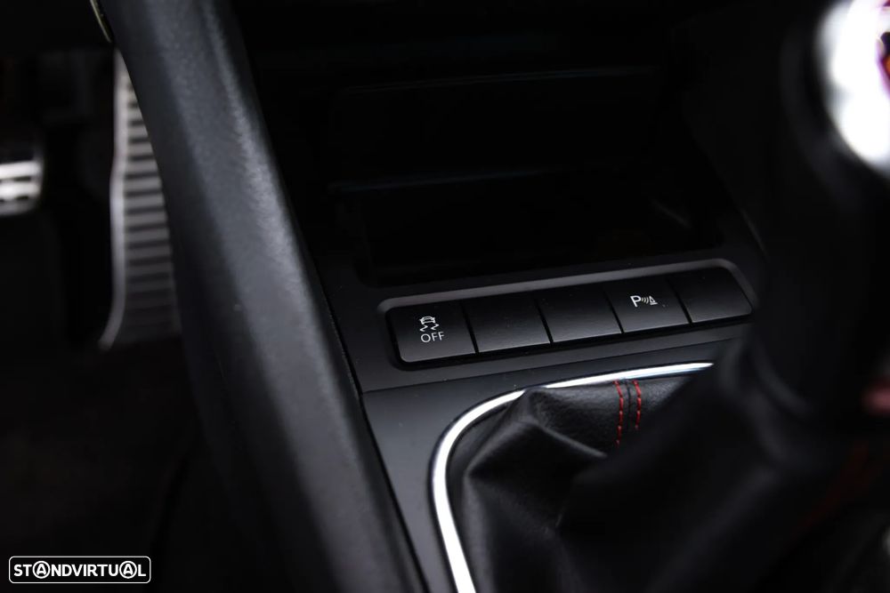 VW Golf 2.0 GTI - 24