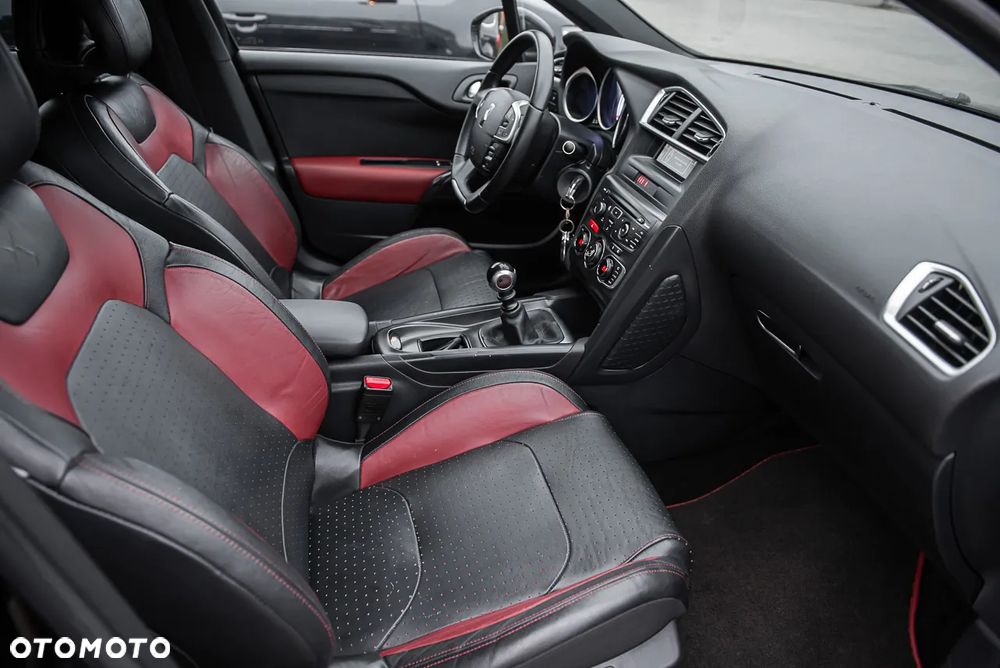 Citroën DS4 e-HDi 110 SoChic - 26