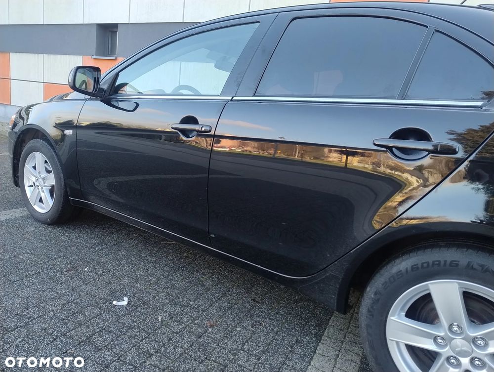 Mitsubishi Lancer 1.8 Intense - 28