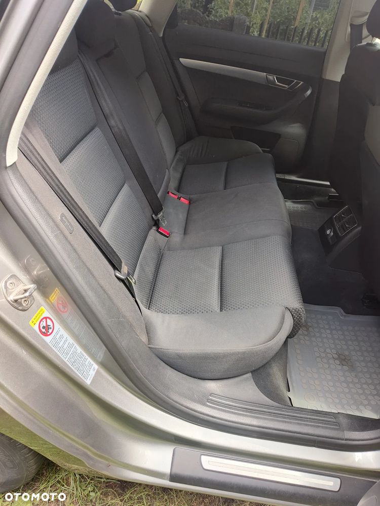 Audi A6 Avant 2.4 - 7