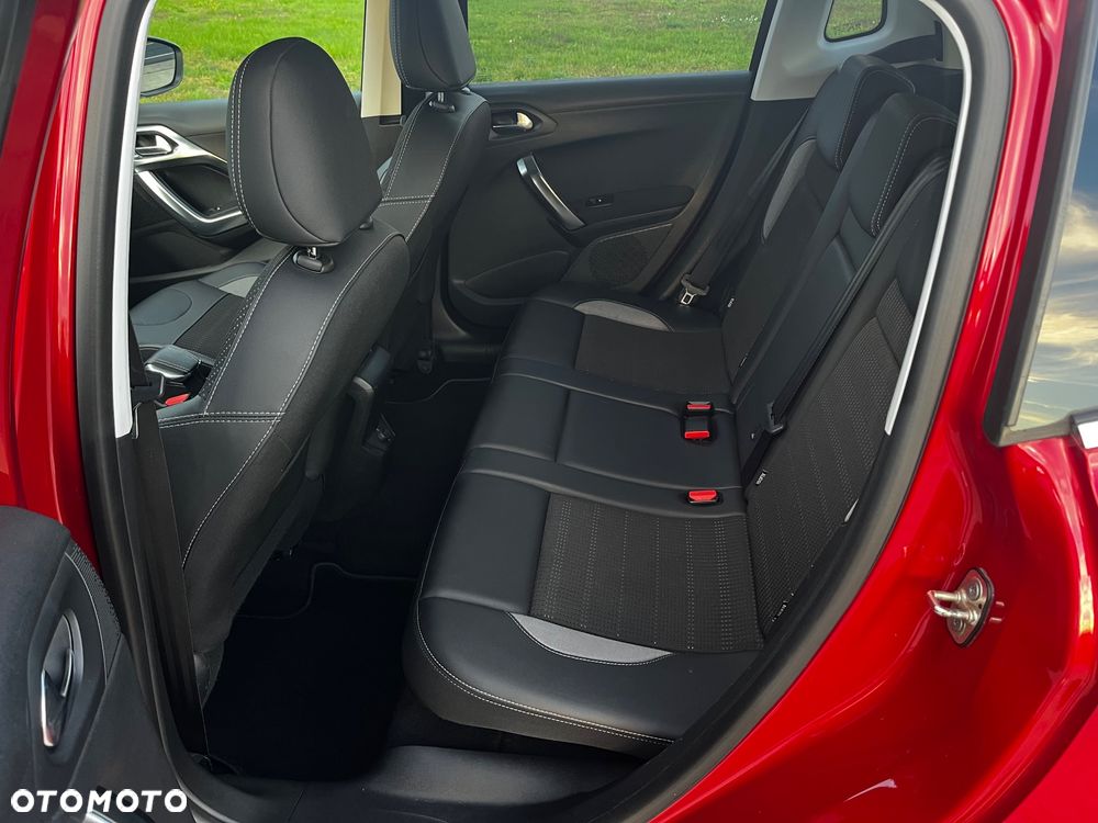 Peugeot 2008 1.2 Pure Tech GPF Allure S&S - 17