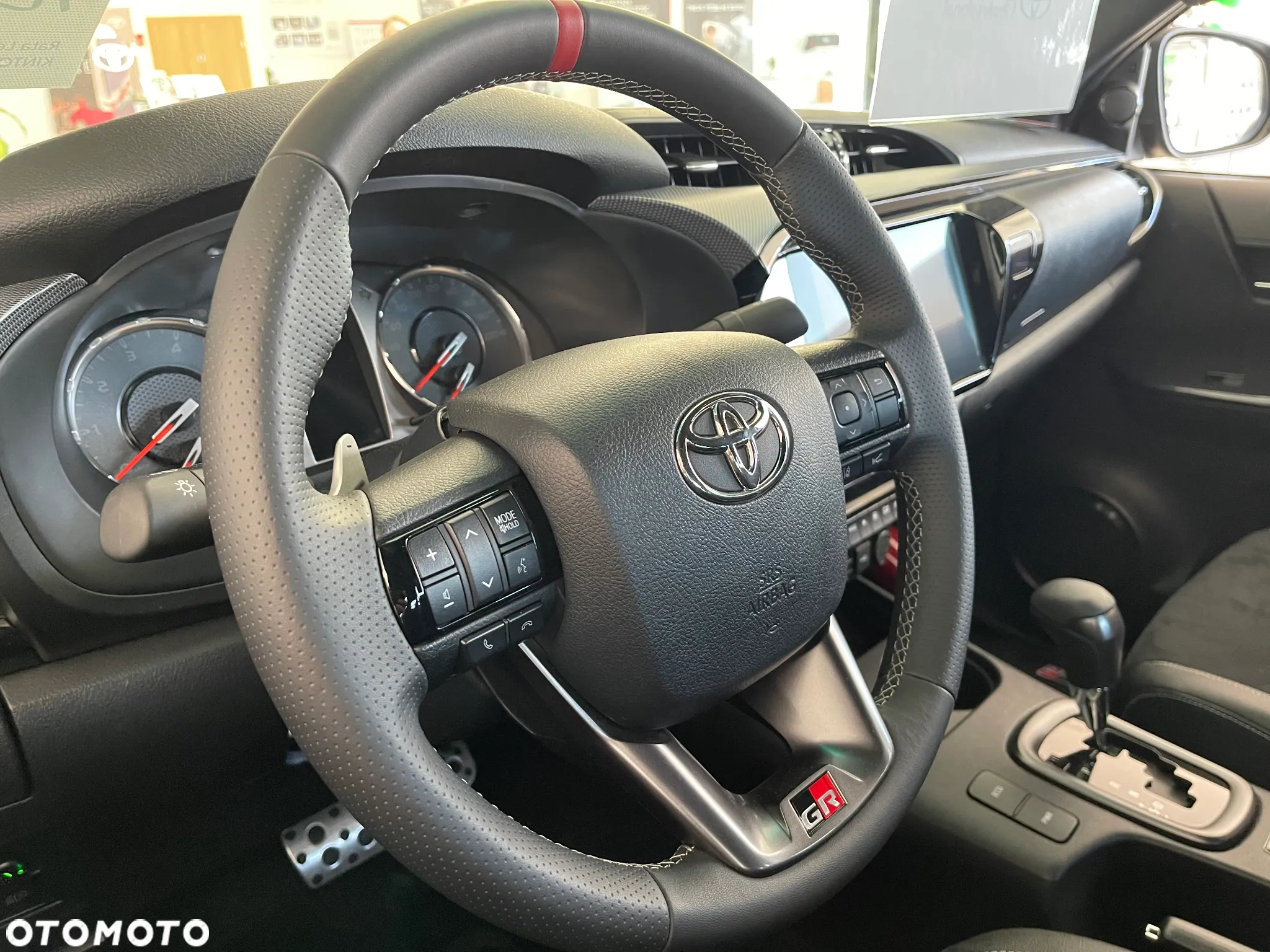 Toyota Hilux 2.8 D-4D Double Cab GR Sport II 4x4 - 17