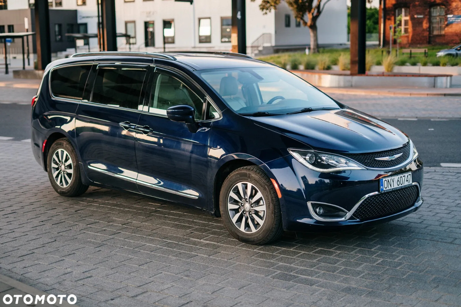 Chrysler Pacifica - 12
