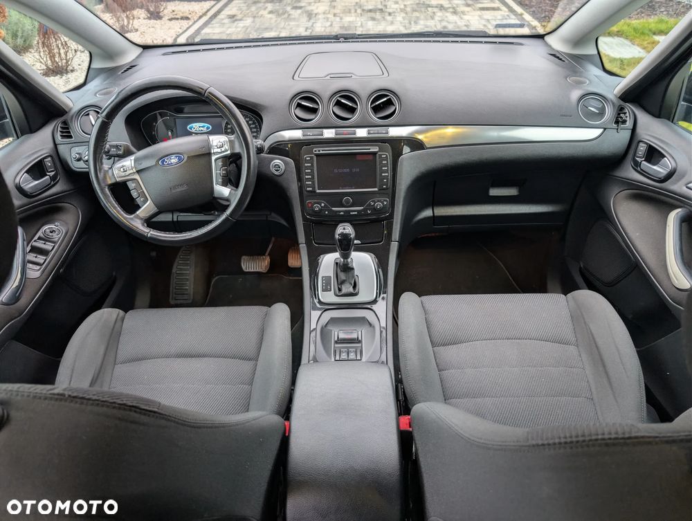 Ford S-Max - 11