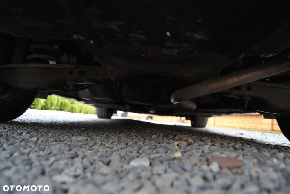 Toyota Avensis 1.6 Sol - 33