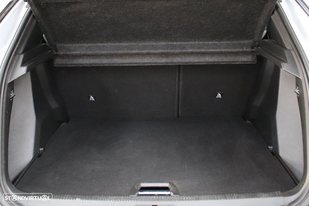 Peugeot 2008 1.2 PureTech Allure EAT8 - 23