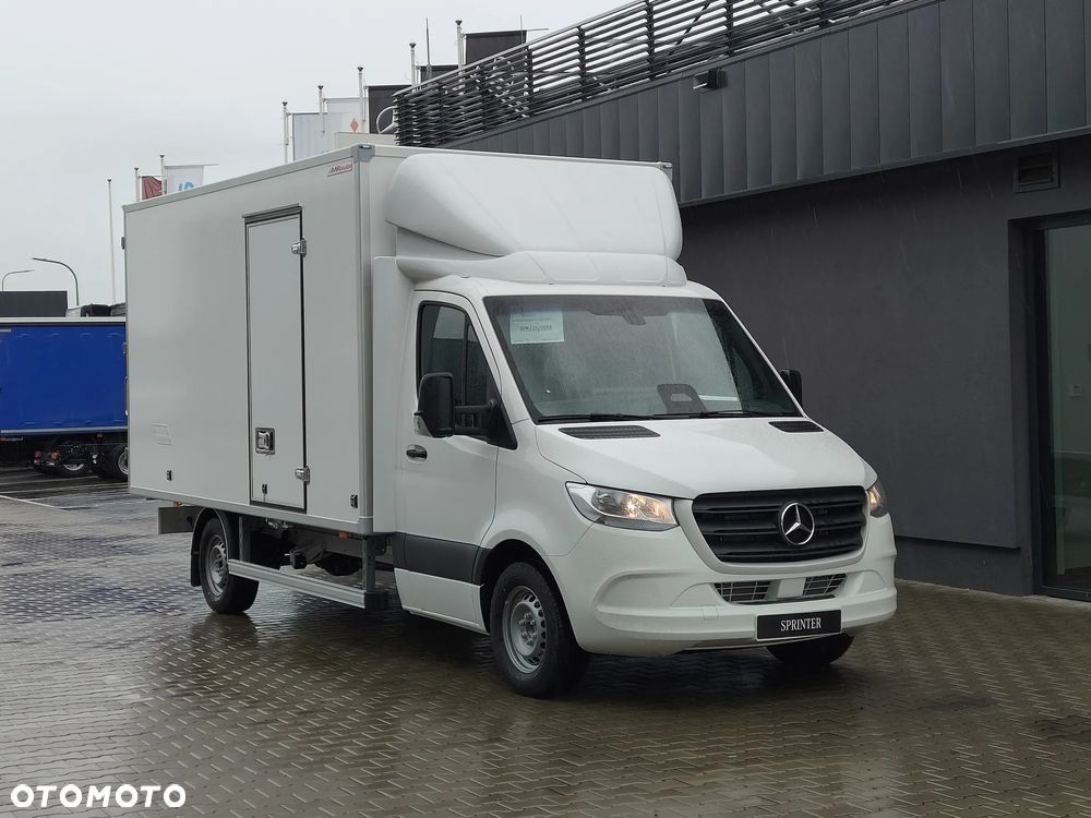 Mercedes-Benz Sprinter - 4