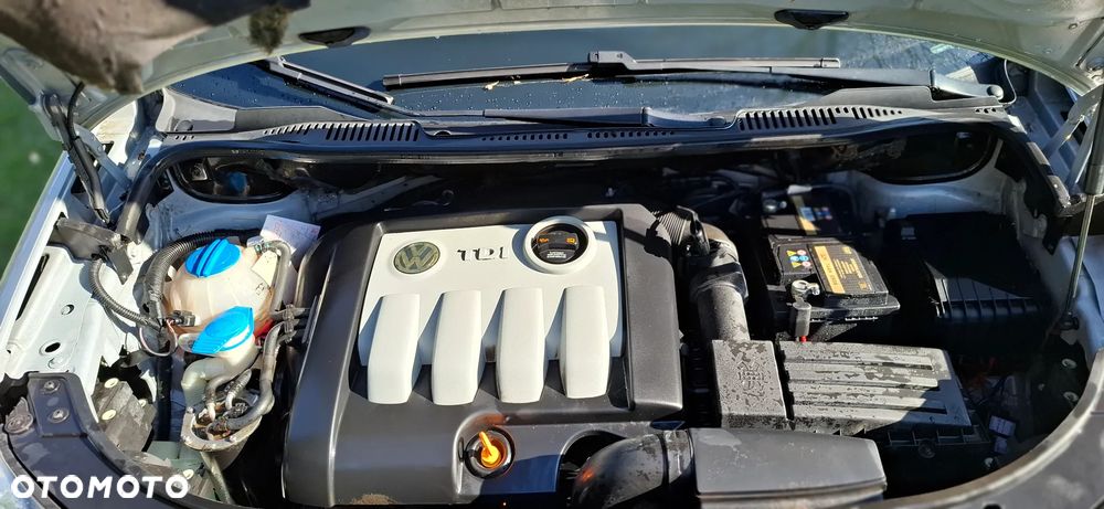 Volkswagen Touran 1.9 TDI DPF Conceptline - 36