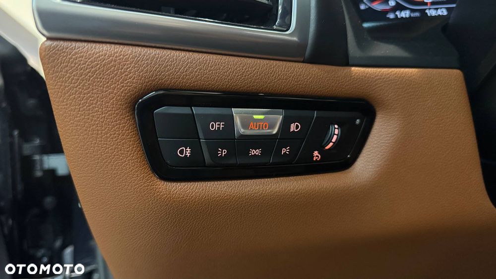 BMW Seria 8 - 25
