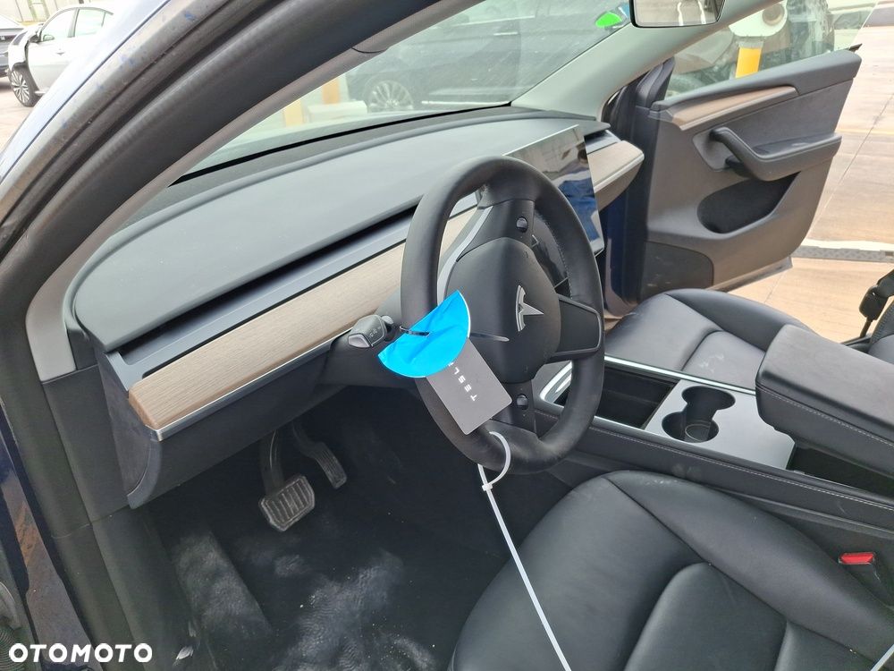 Tesla Y Long Range AWD - 11