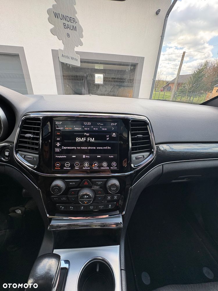 Jeep Grand Cherokee - 31