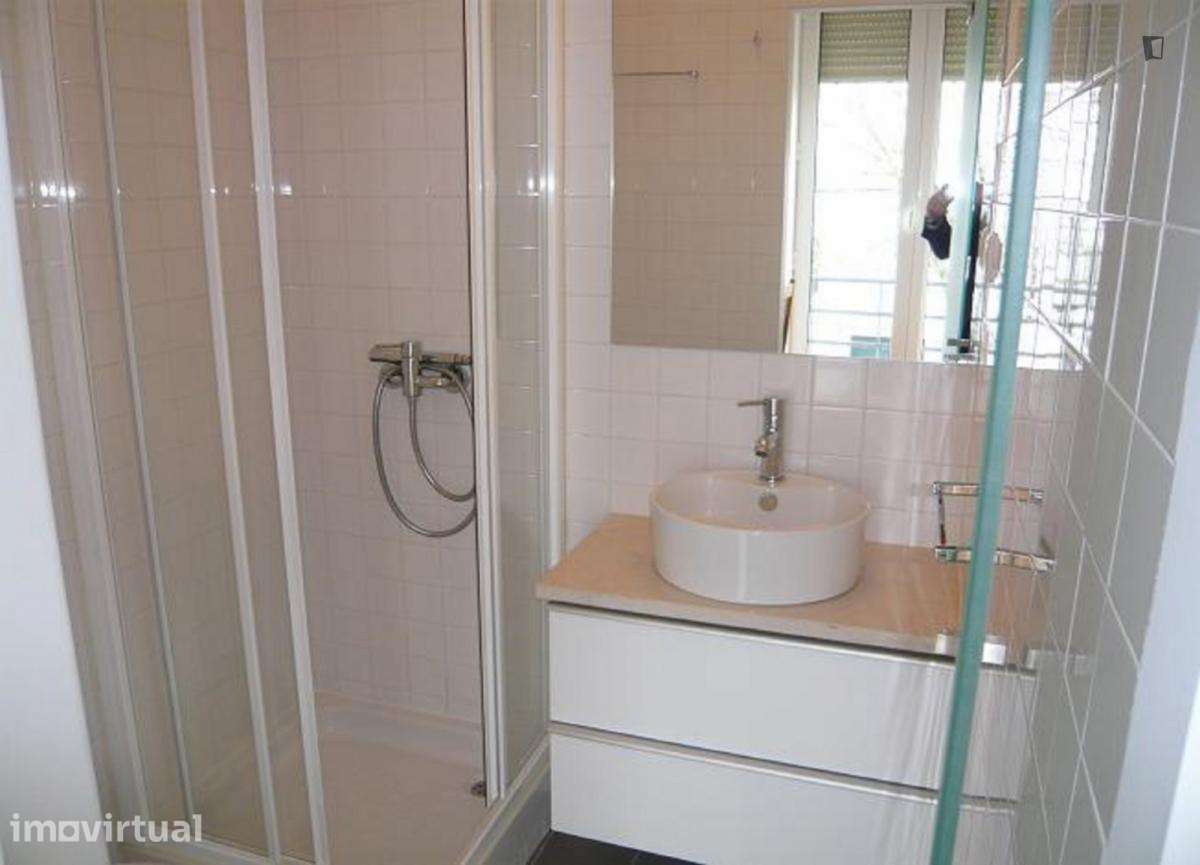 Quarto - localizado em Cidral Coimbra - Grande imagem: 4/12