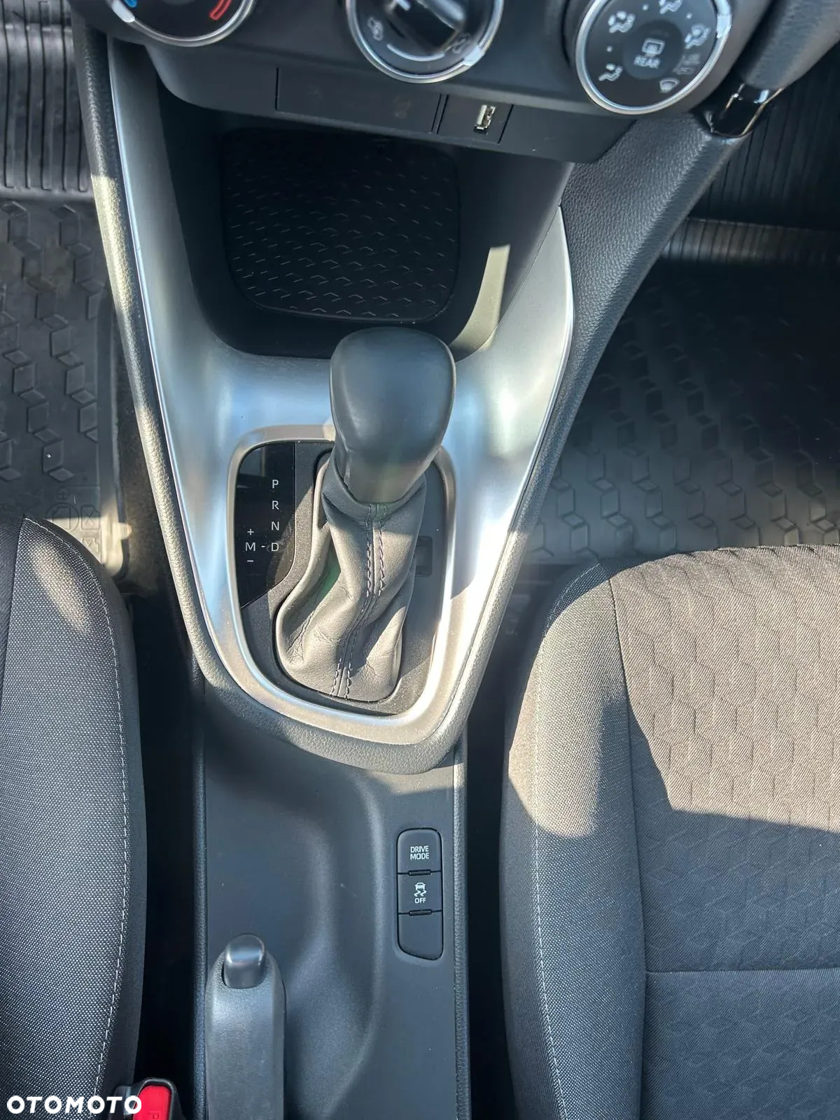 Toyota Yaris 1.5 Comfort CVT - 23