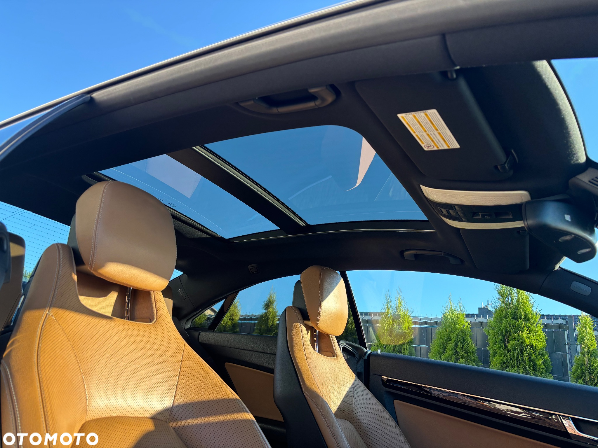Mercedes-Benz Klasa E 250 CGI Coupe BlueEFFICIENCY Automatik Avantgarde - 27