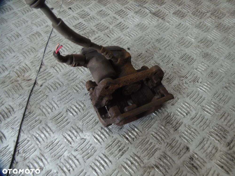 AUDI A4 B8 ZACISK HAMULCOWY LEWY TYŁ TYLNI SILNICZEK - 1