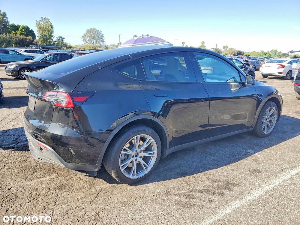 Tesla Model Y Long Range Dual Motor AWD - 4