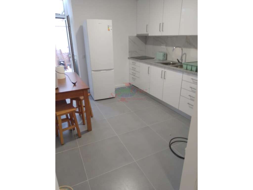 Quarto Com WC privativa para menina estudante frente Associação Aca... - Grande imagem: 3/5