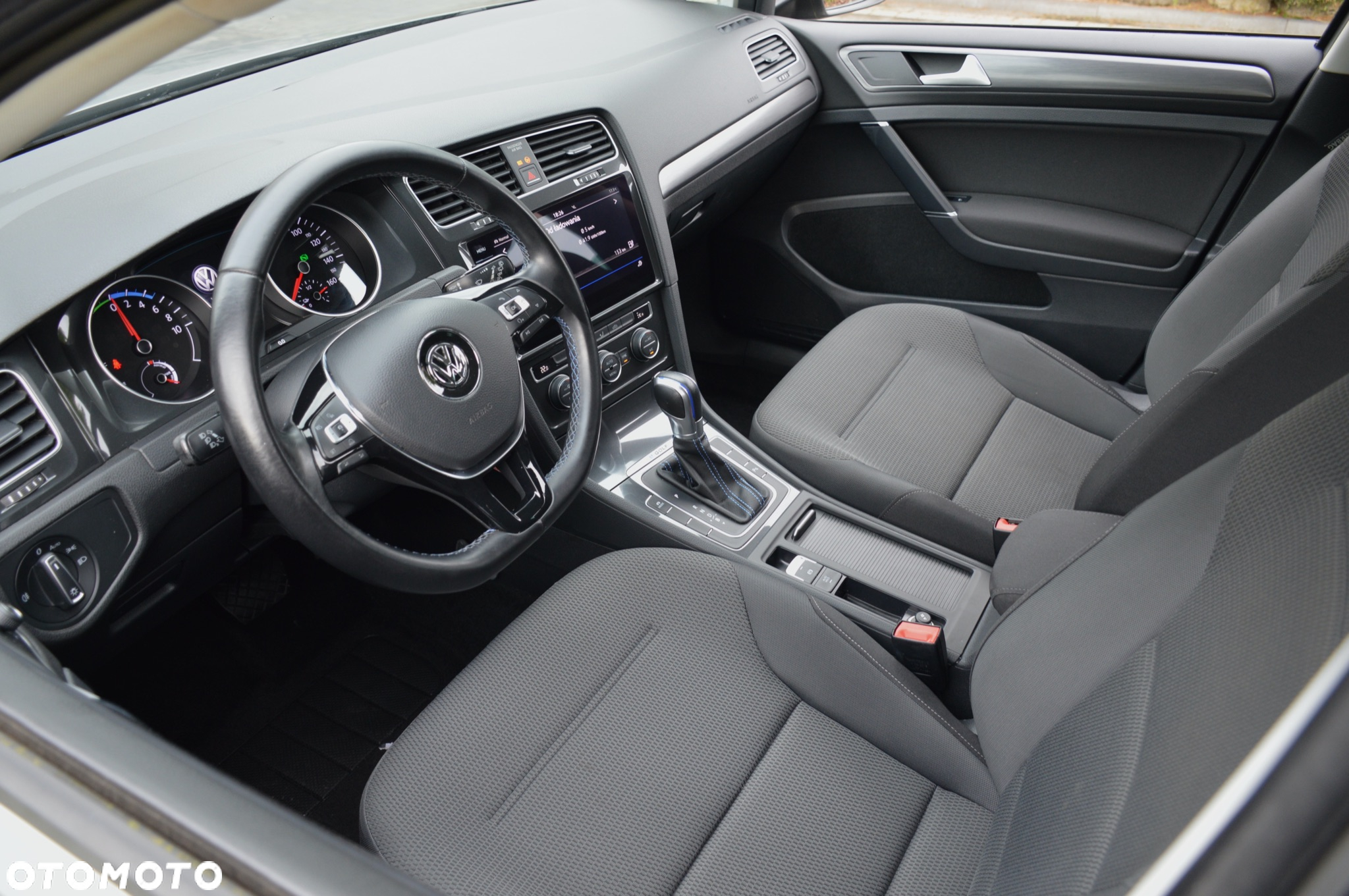 Volkswagen Golf e-Golf - 19