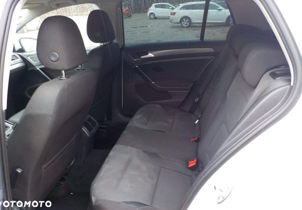 Volkswagen Golf - 22