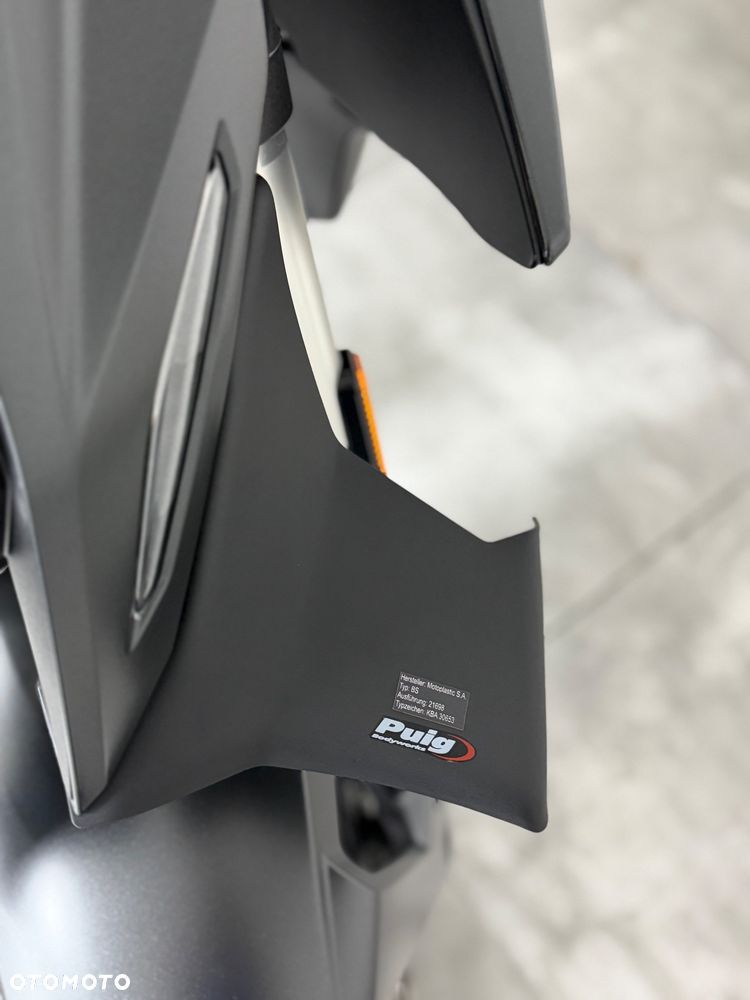 Suzuki GSX - 21