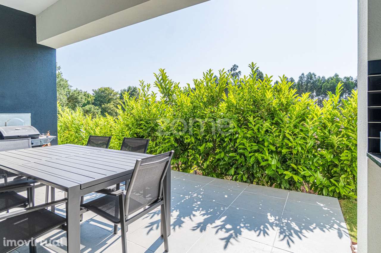 Viva com Elegância: Moradia T4 Térrea Isolada com Acabamentos Premi... - Grande imagem: 4/60