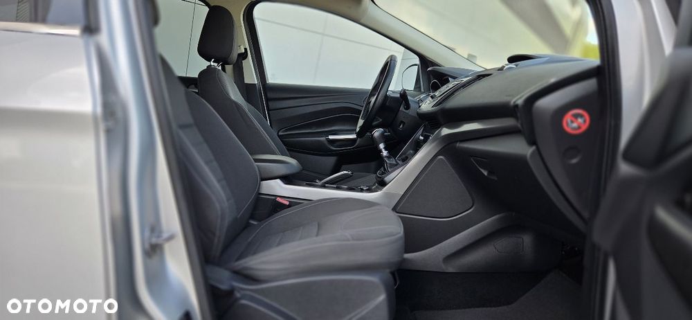 Ford Kuga 2.0 TDCi 2x4 Titanium - 20